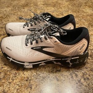 Women’s Brooks Ghost 15 Size 7.5